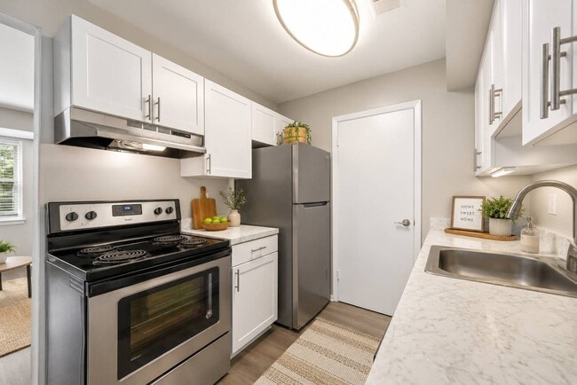 Kitchen - Middlebrooke Apartments