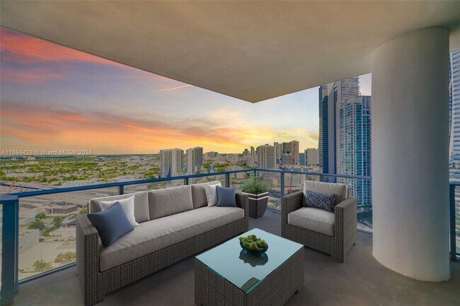 Foto del edificio - 851 NE 1st Ave