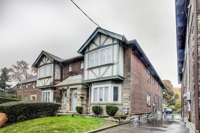 Building Photo - 1207 Avenue Rd