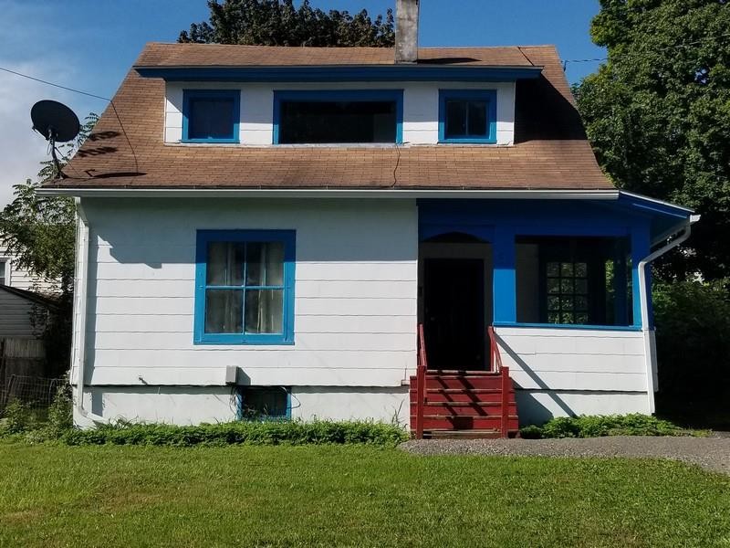 Primary Photo - 403 Grove St