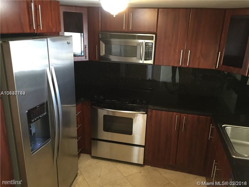 Foto principal - 555 NE 15th St