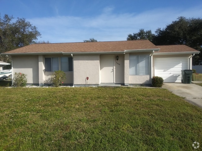 Building Photo - 5616 Kenwood Dr