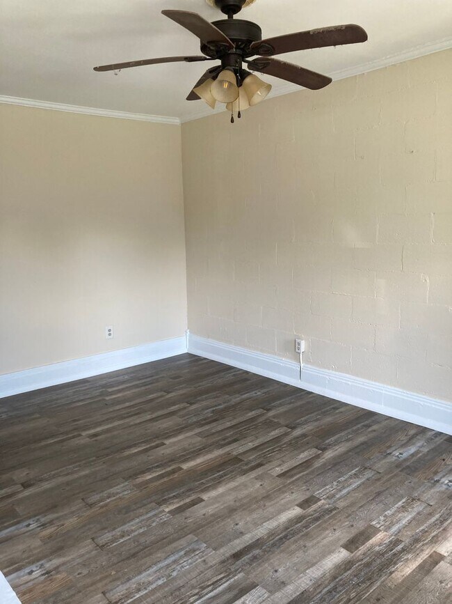 Foto del edificio - 816 Fowlers Ln