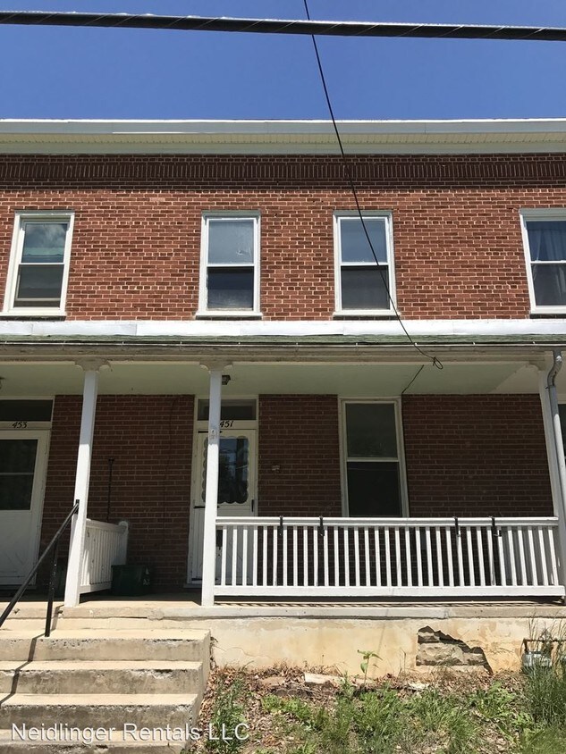 Foto principal - 451 W Penn St