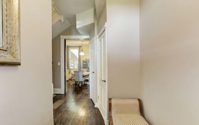 Foto del edificio - Spacious & Charming Victorian Row House in Burleith-Moments from Georgetown!