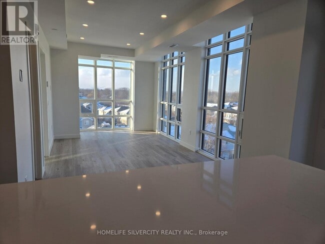 Building Photo - 461 Green Rd