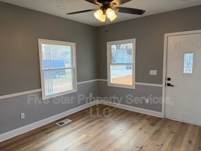 Building Photo - 1513 E Edwards St