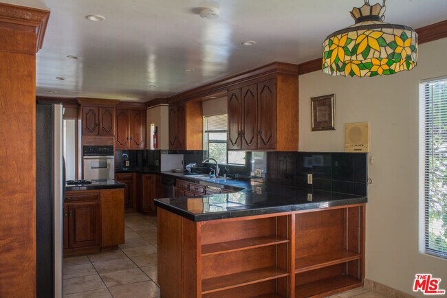 Foto del edificio - 8300 Regis Way