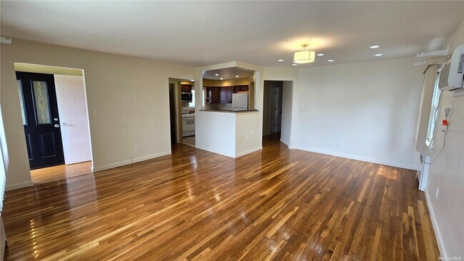 Building Photo - 395 Cochran Pl