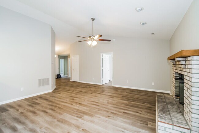 Building Photo - 7645 Blue Willow Dr