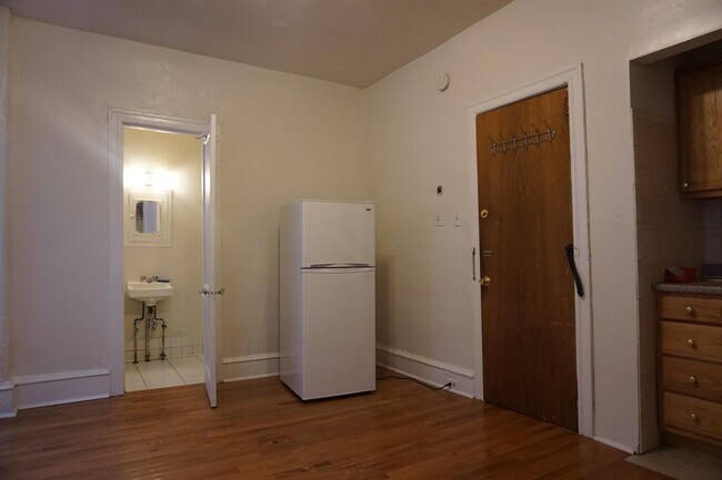 Building Photo - 420 S 45th St