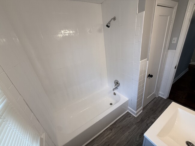 Building Photo - 906 Alcyon Dr
