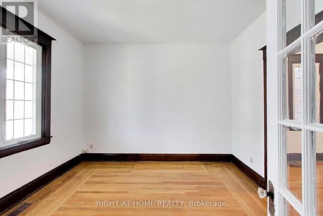 Building Photo - 65 Millicent St