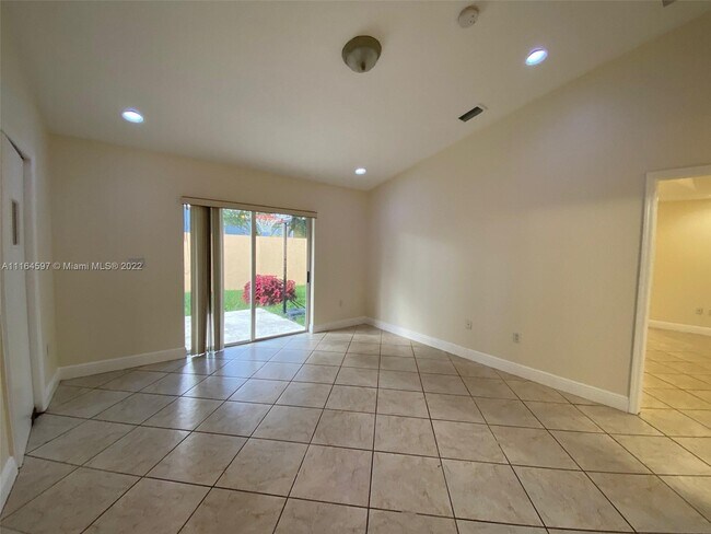 Foto del edificio - 4010 SW 142nd Ave