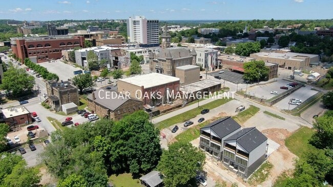 Foto del edificio - 116 E Mountain St