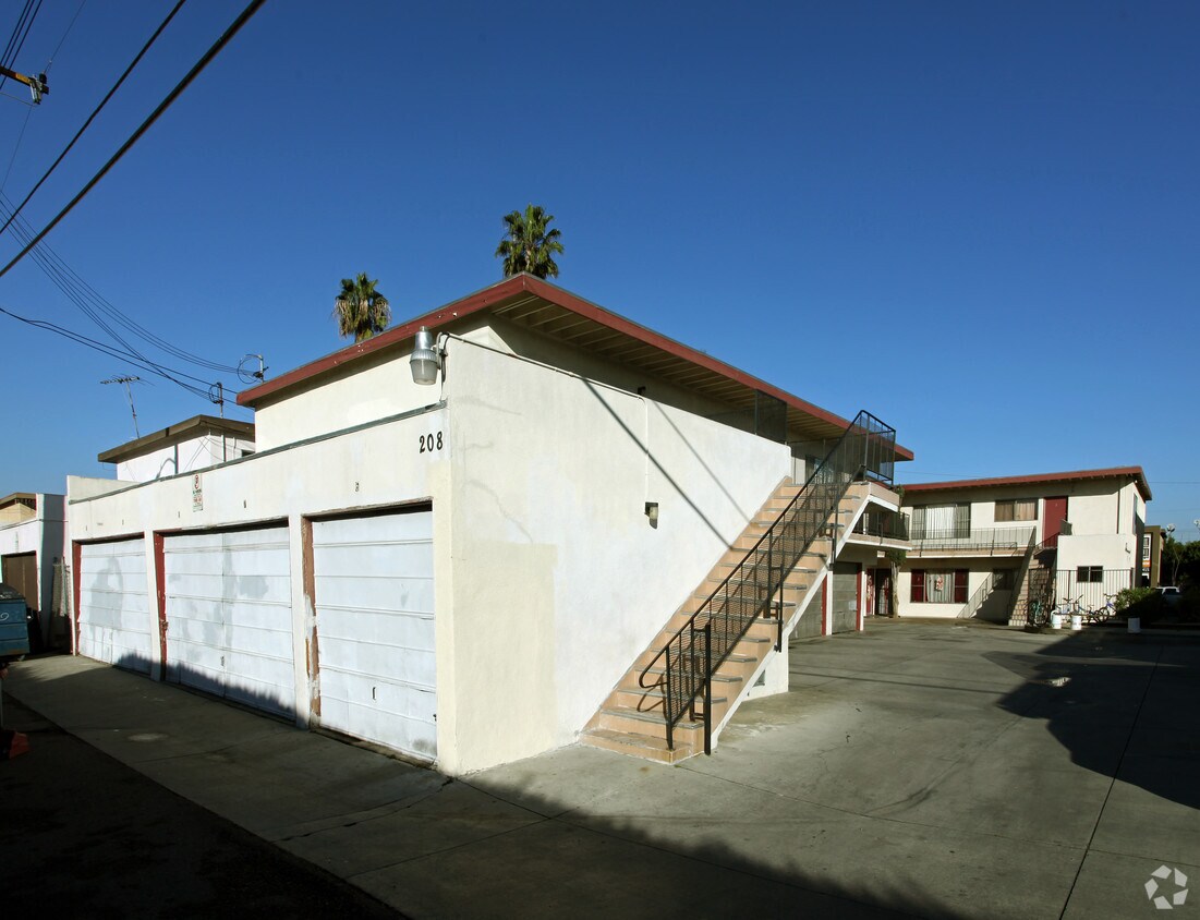 Primary Photo - 208 W Wilson Ave