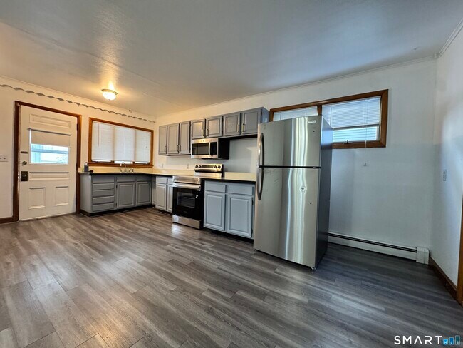 Foto del edificio - 704 Highland Ave