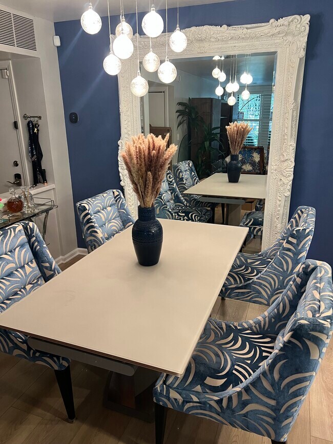 Foto del edificio - 8145 Redlands St