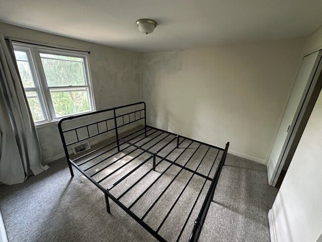 Building Photo - 69 Dirigo Dr