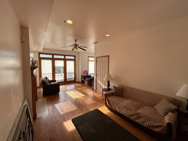 Photo - 5333 S Calumet Ave (Chicago, IL) Apartment