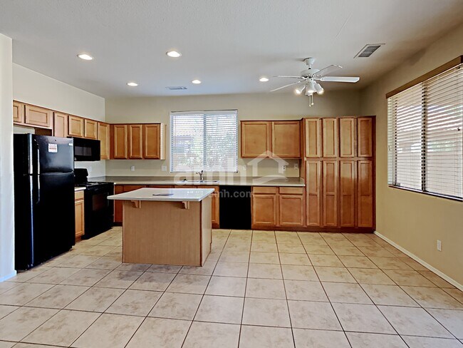 Building Photo - 17514 W Ocotillo Ave