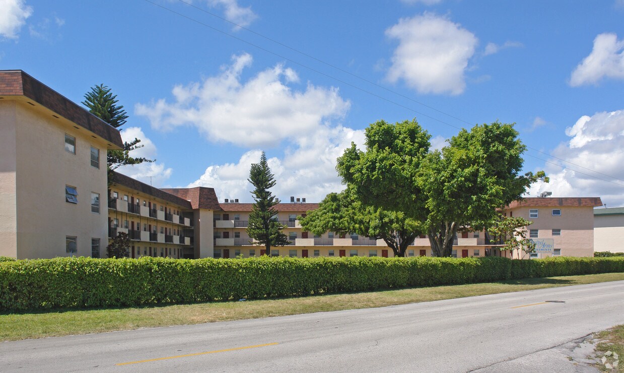 Caravel Arms Apartments Lauderdale Lakes, FL