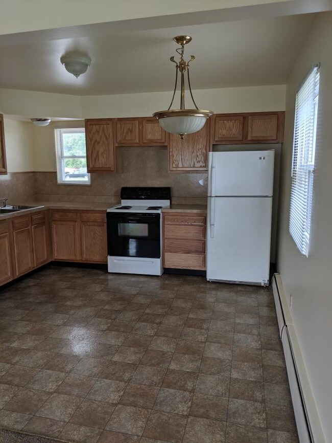 Building Photo - 2 bedroom in Tallmadge OH 44278