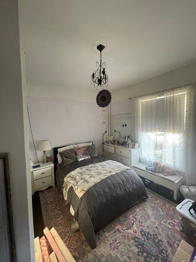 Secondary bedroom (full size bed) - 245 S 2nd Ave