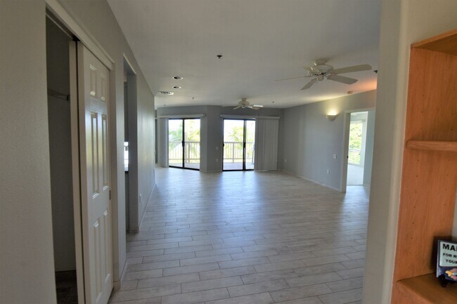 Foto del edificio - Unfurnished 3 Bedroom 2 Bath Penthouse Condo