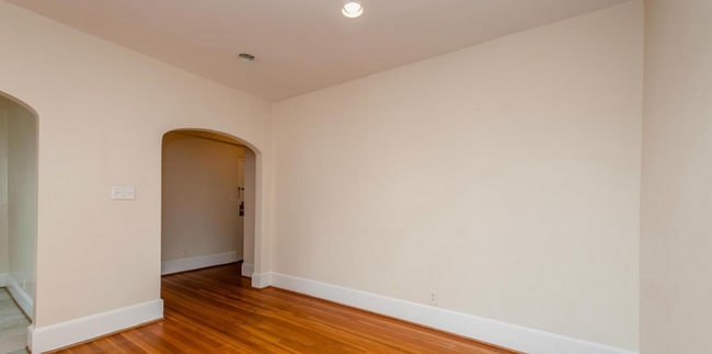 Building Photo - Dashing Dupont Circle 1 Bedroom Apt with skylights and building roof deck.