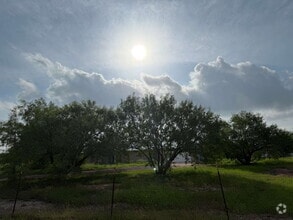 Building Photo - 455 Country Trail