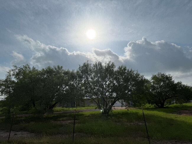 Building Photo - 455 Country Trail