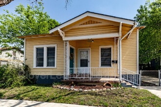 Building Photo - 323 Barrera St