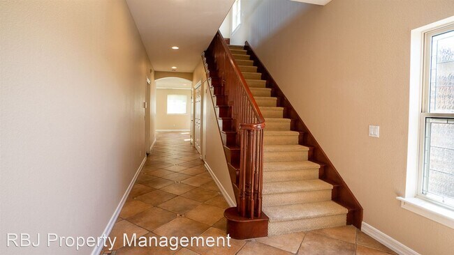 Building Photo - 3 br, 2.5 bath House - 525 12th Street