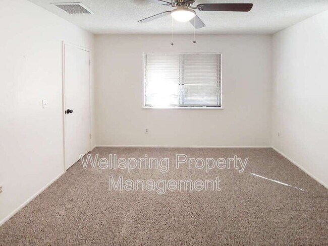 Building Photo - 936 W Graaf Ave