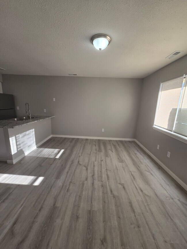 Foto del edificio - 1 Bedroom 1 Bathroom Apartment!