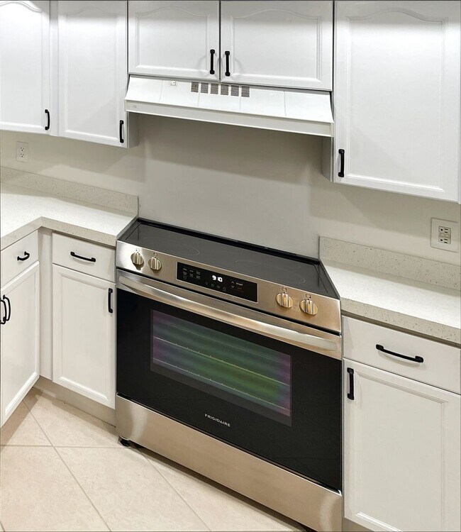 Building Photo - Remodeled condo in Pine Haven