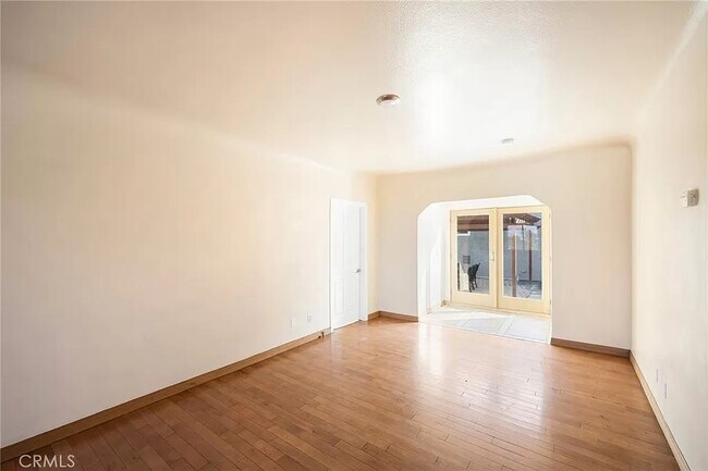 Building Photo - 625 Brittania St