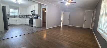 Building Photo - 1418 N Roberson St Building Photo - 1418 N Roberson St