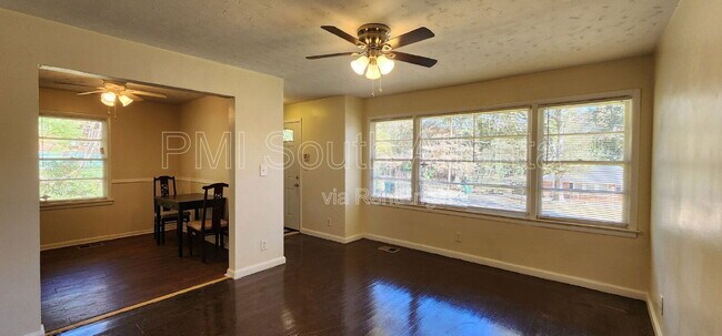 Foto del edificio - 5573 Cypress Dr