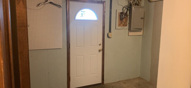 Building Photo - 16 Kyles Ln