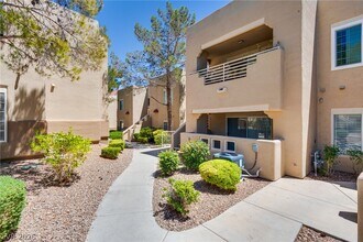 Building Photo - 1900 Villa Palms Ct