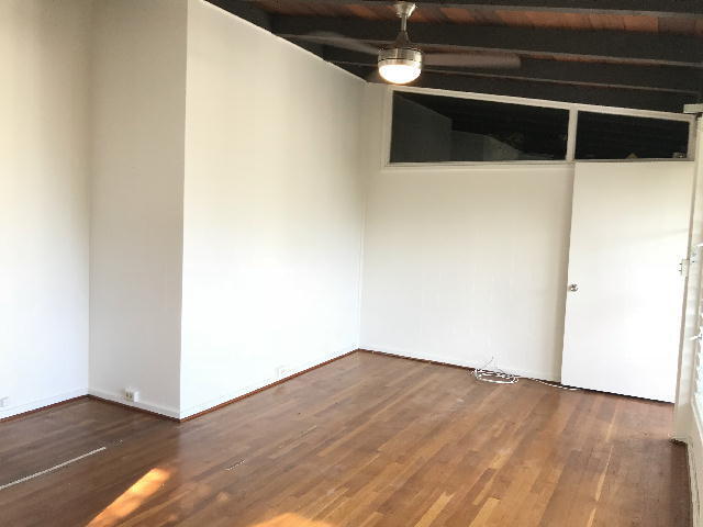 Building Photo - MOANALUA VALLEY 2/1 cfan, W/D, lanai, triplex