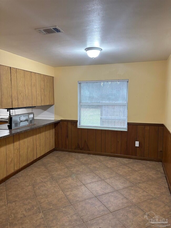 Building Photo - 425 Rentz Ave