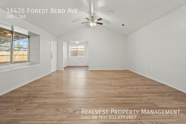 Foto del edificio - 16426 Forest Bend Ave