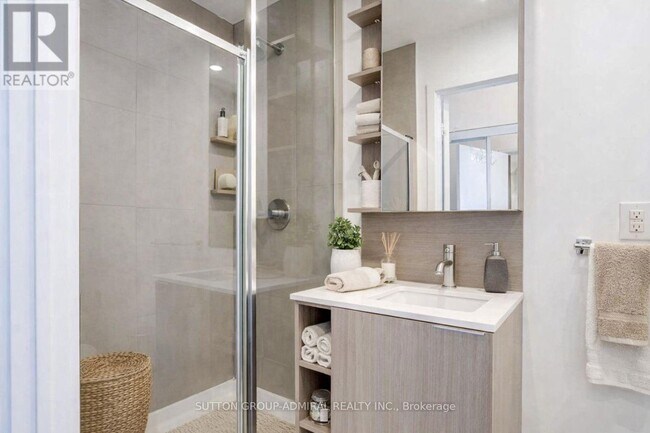 Building Photo - 170 Sumach St