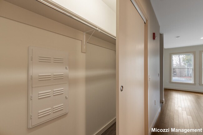 Foto del edificio - 400 Langley Rd