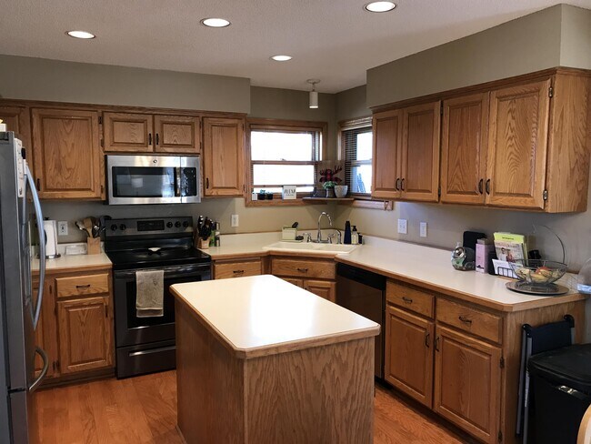 Foto del edificio - 5410 Teakwood Ln N