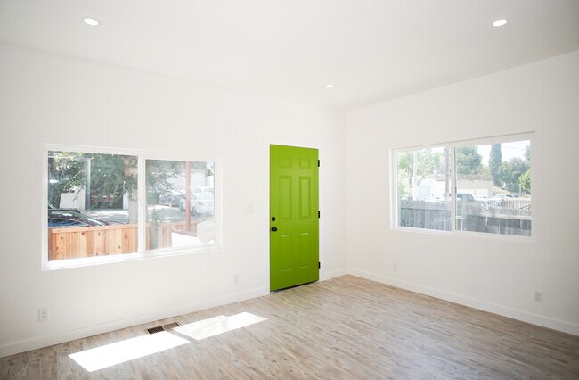 Building Photo - 2563 Ganahl St