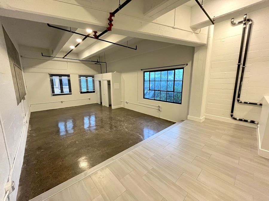 Primary Photo - Light filled loft apartment with high ceil...